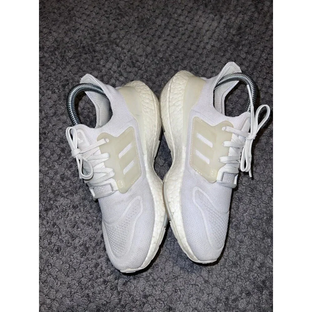 ADIDAS UltraBoost 22 Triple White Womens Sz 6